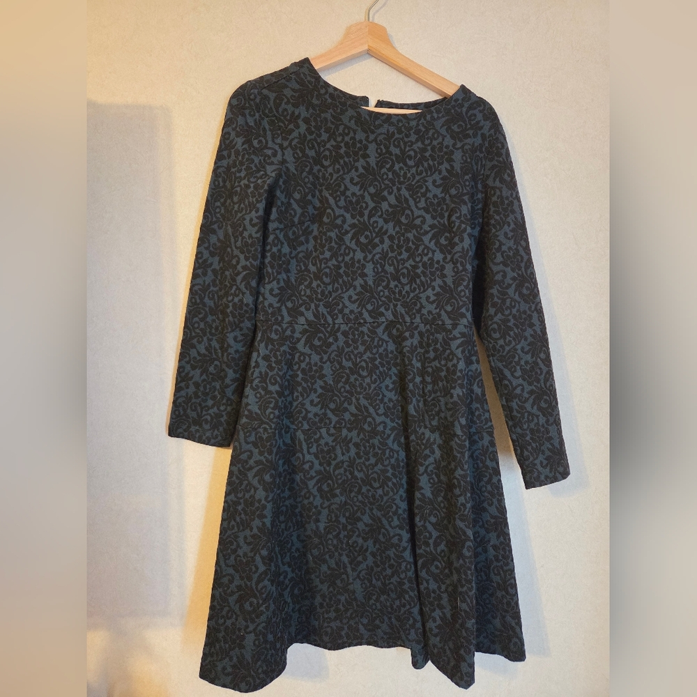 Elegant Green and Black Patterned Dress